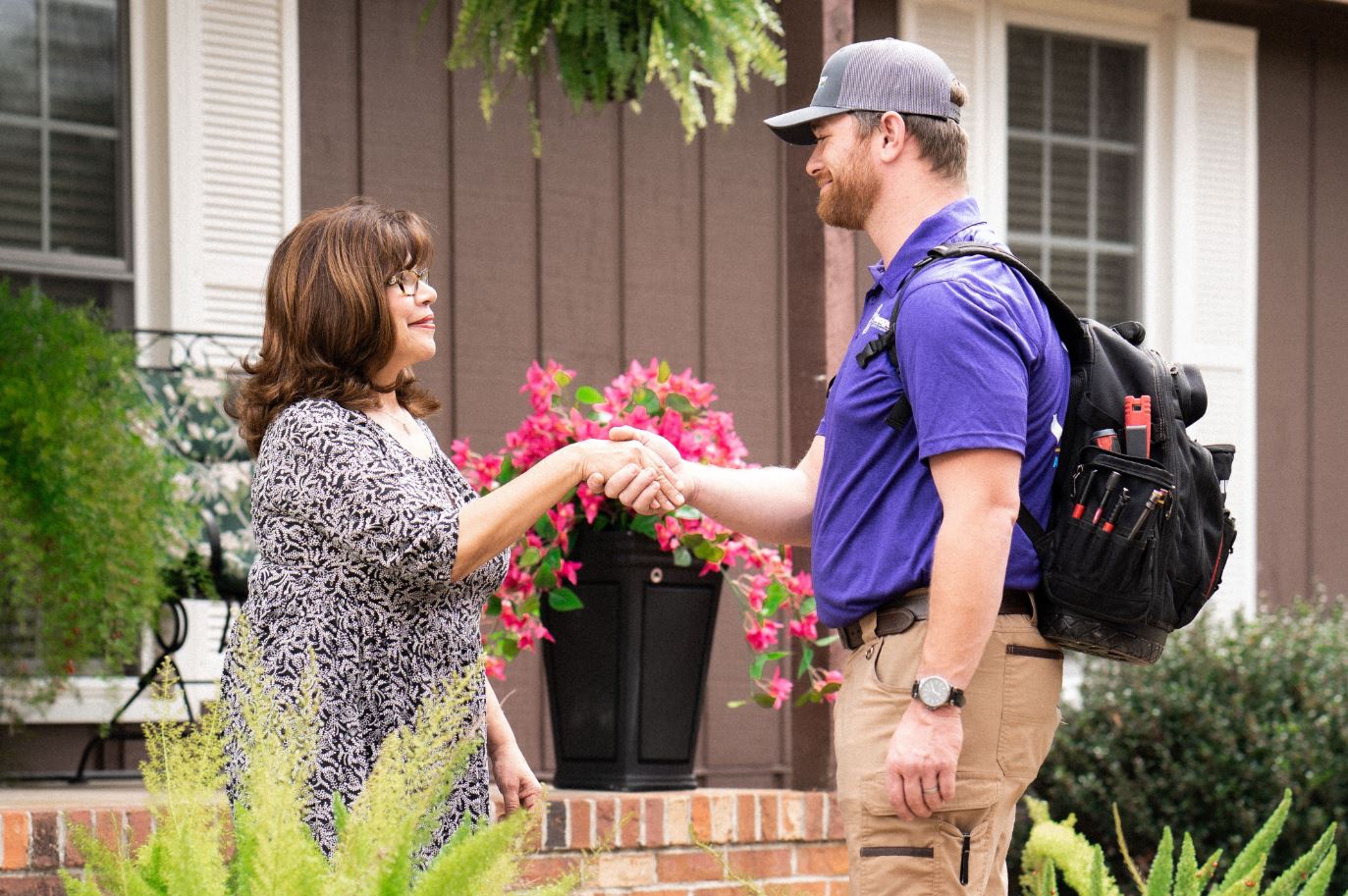 Voyager technician shaking hands with a satisfied customer after the walk-through